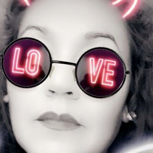 Meet your Posher, Iris